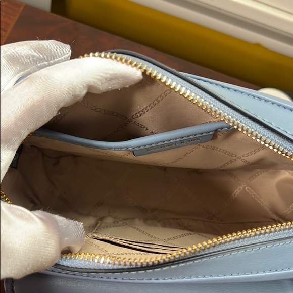 Michael Kors Bradshaw Medium Leather Pocket Camera Crossbody NWOT Dust Bag - Picture 11 of 17